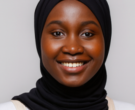 عاملة خبرة طويلة في  العناية بالاطفال